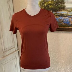 lululemon athletica Rust Short Sleeve Tee